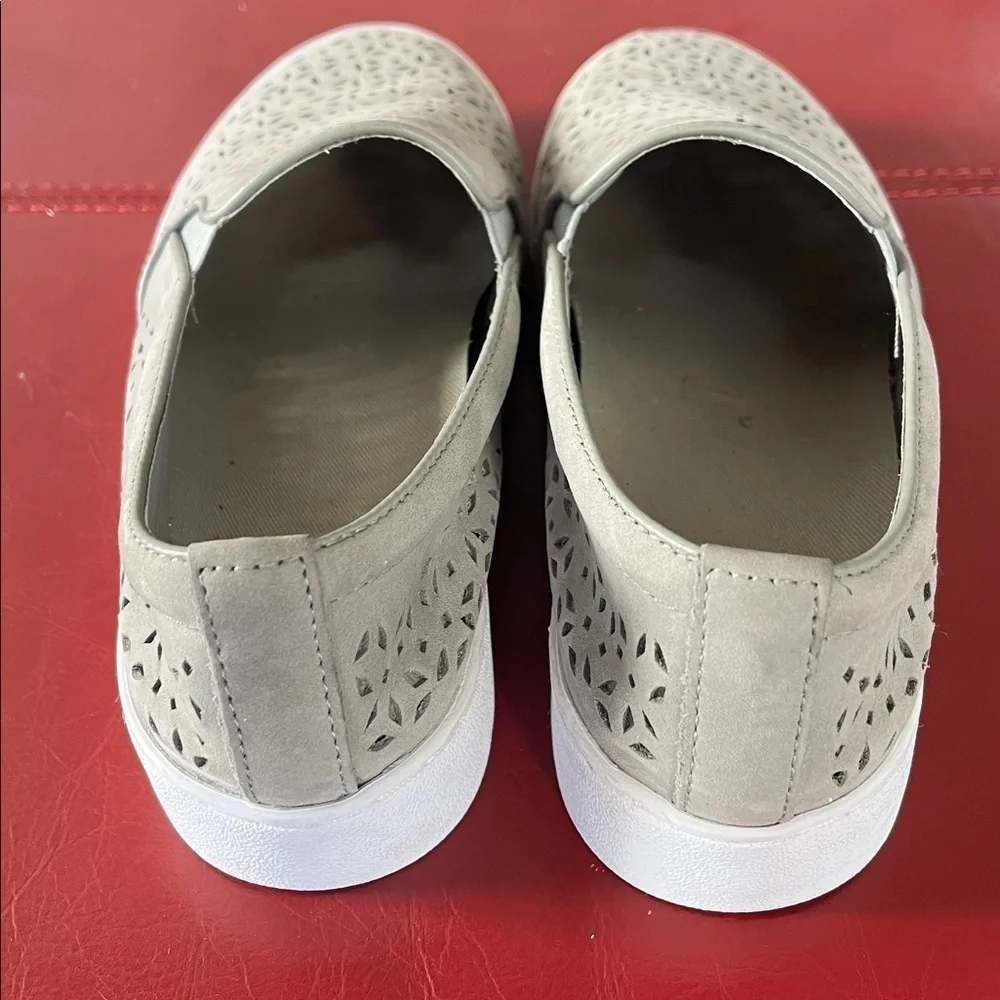 Vionic Kani Women's Size 7 Gray Grey Beige Leather Slip On Shoe Sneaker